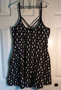 Hot topic moon and stars dress size XL